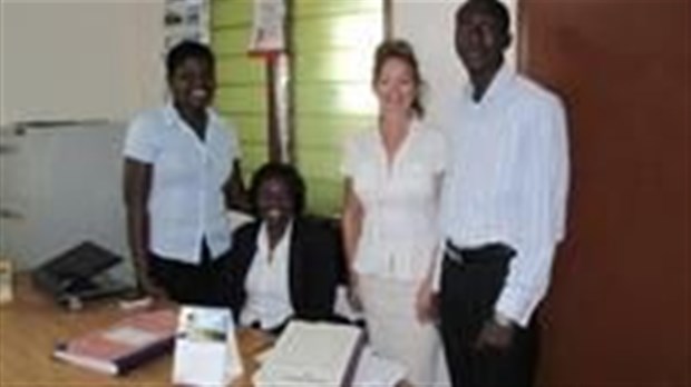 Elle travaille à améliorer le sort des femmes en Afrique