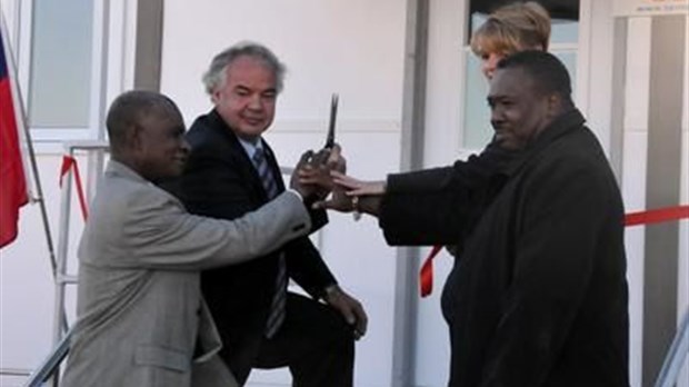 Un modèle de maison créé pour Haïti est bâti dans la région
