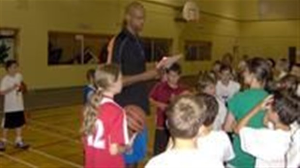 Les jeunes du secteur sont invités à découvrir les camps de basketball Pascal Fleury