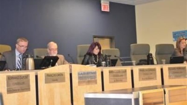 Blainville: les dîners payés régulièrement aux employés font jaser