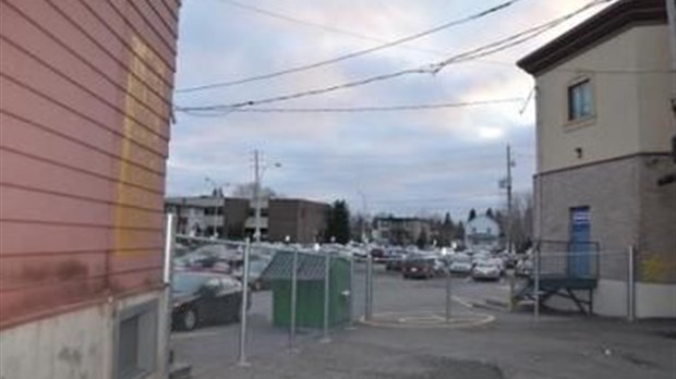 Une clôture bloque la prospérité du centre-ville de Sainte-Thérèse