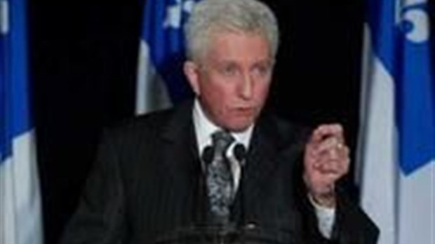 Duceppe sort les gants contre Harper à Bois-des-Filion