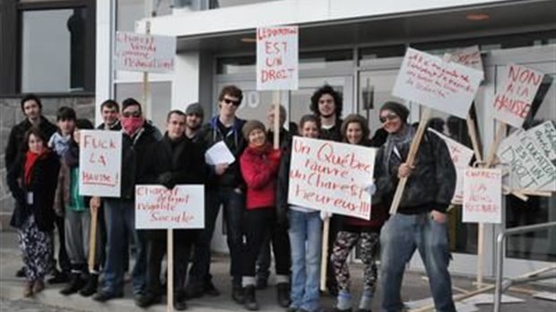 Les étudiants manifestent contre la hausse des frais