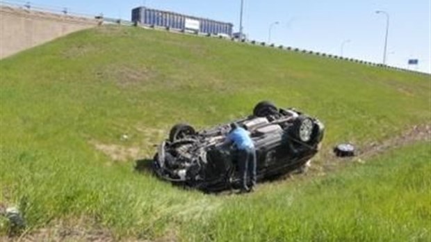 Un accident spectaculaire fait un blessé sur la 640
