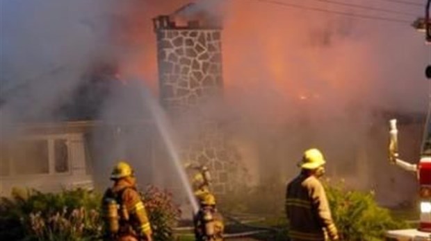 Un incendie ravage une maison de Rosemère