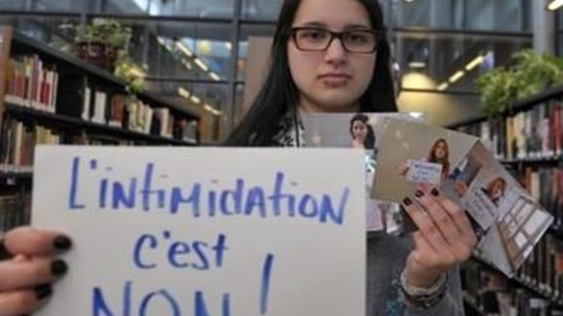 Une jeune étudiante entreprend un combat contre l'intimidation