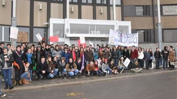 Les étudiants votent à nouveau pour la grève
