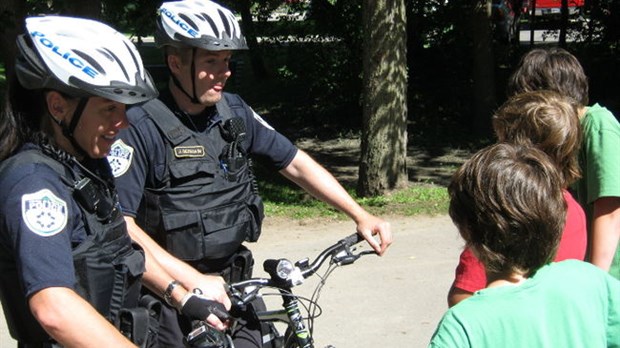 Des parcs surveillés par des policiers à bicyclette