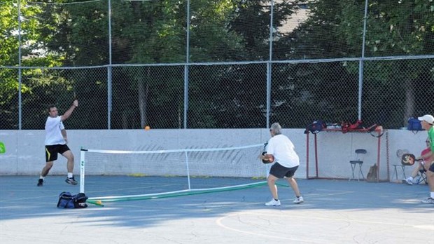 Le pickleball gagne en popularité
