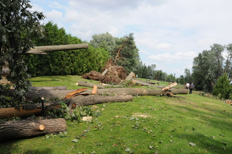 Bénévoles et travailleurs s'activent après la tempête