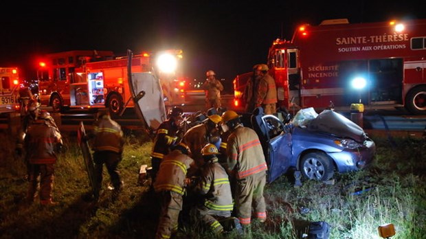 Une femme grièvement blessée dans une sortie de route sur l'A-15