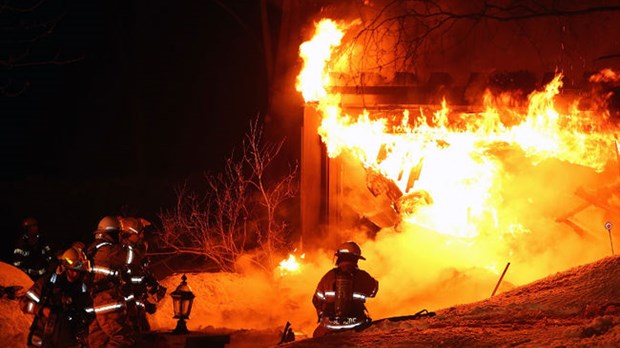 Rosemère: un incendie ravage une maison unifamiliale