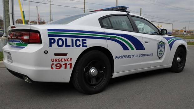 Un homme menaçant arrêté par les policiers