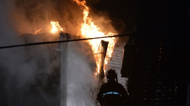 Violent incendie à Blainville : un homme périt dans le brasier