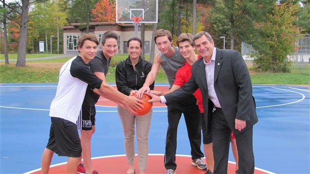 Blainville inaugure un nouveau terrain de basketball