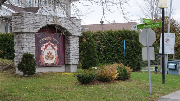 Un ex-membre de la communauté hassidique de Boisbriand poursuit la commission scolaire 