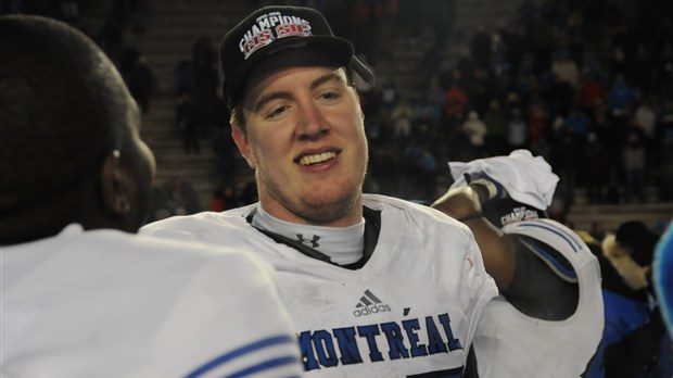 Trois anciens des Nordiques soulèvent la Coupe Vanier