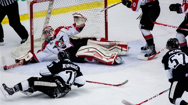 L'Armada trébuche contre les Voltigeurs