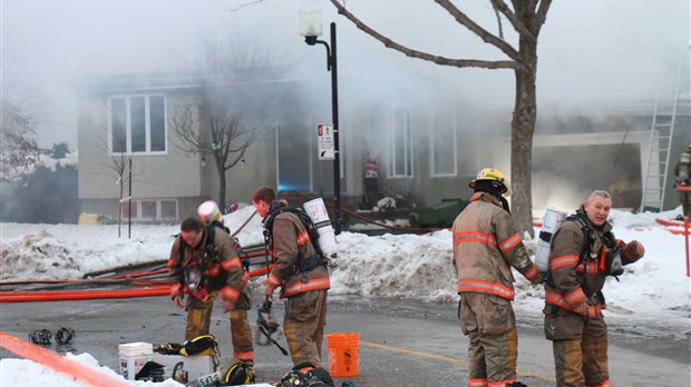 Maison ravagée par les flammes à 3 jours de Noël