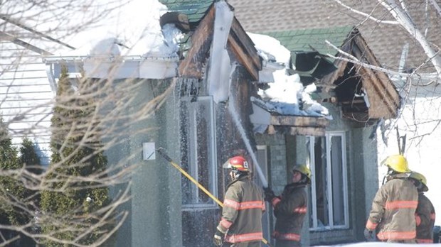 Une maison de Boisbriand est la proie des flammes