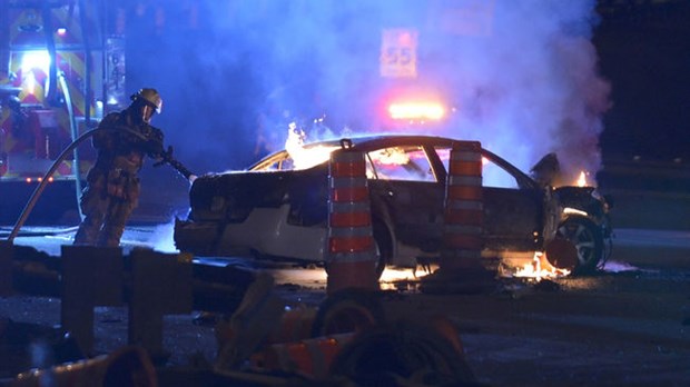 Une voiture prend feu sur l’autoroute 15