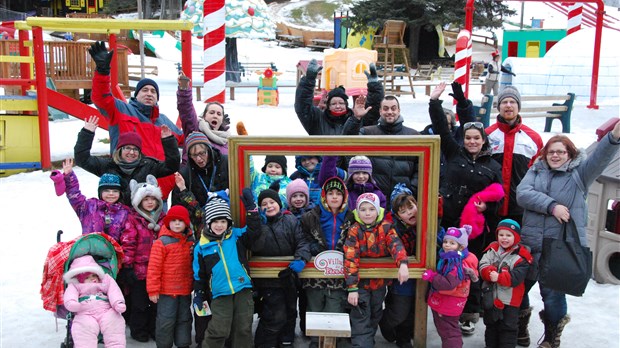 Le Village du Père Noël en cadeau à des familles de la région 