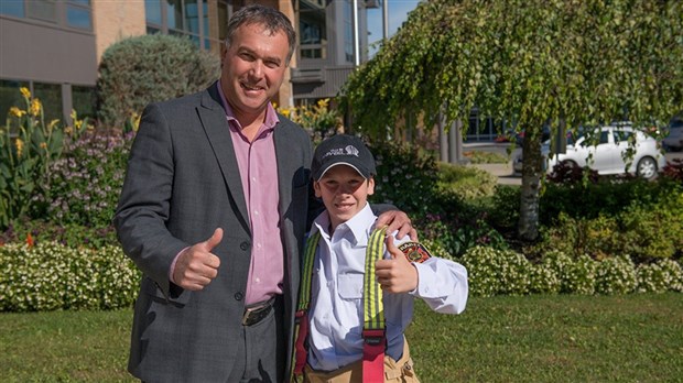 Une élève de 5e année devient pompier d'un jour pour le Service de sécurité incendie de Mirabel