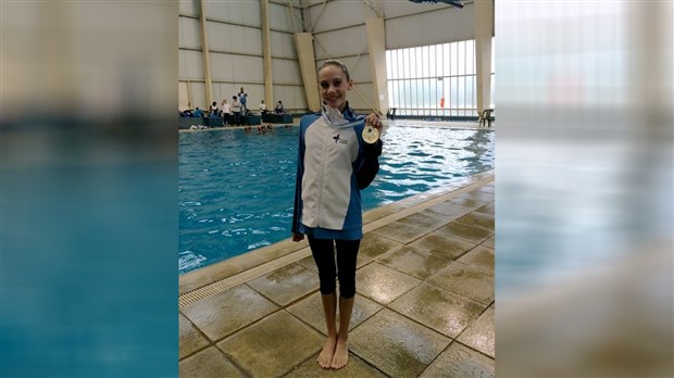 Mia Chapdelaine revient de Buenos Aires avec une médaille d'or en nage synchronisée