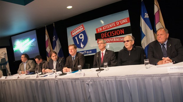 A19: les maires du Grand Montréal réclament que Québec se prononce rapidement