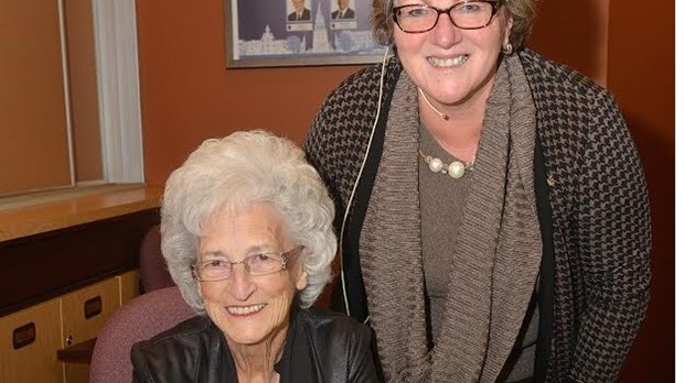 Sainte-Thérèse honore une citoyenne pour ses 35 ans d'engagement 