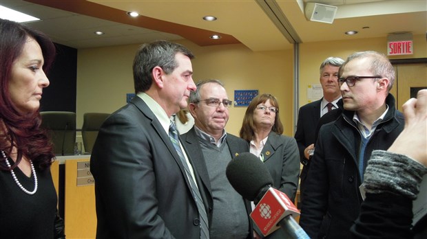 Interdiction de filmer durant les séances à Blainville: une atteinte directe au droit du public à l'information, soutient la FPJQ