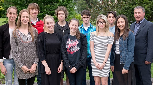 Mirabel remet 5 000 $ en bourses à de jeunes sportifs lors de son tournoi de golf