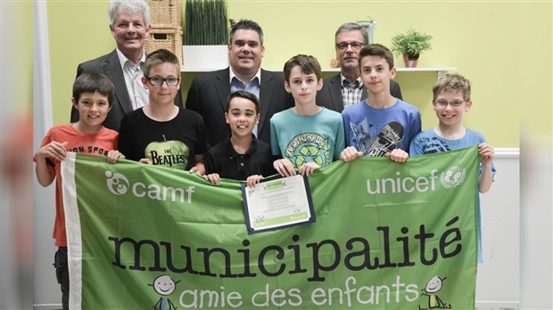 Blainville: l'accréditation Municipalité amie des enfants renouvelée par le CAMF