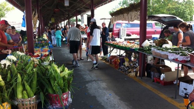Le marché public de Saint-Jérôme donne des denrées non vendues à Moisson Laurentides