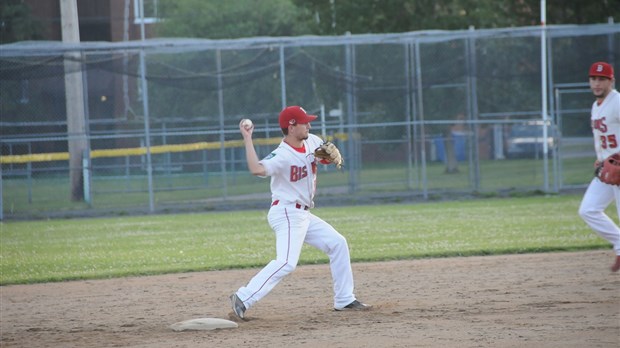 Une manche suffit aux Bisons