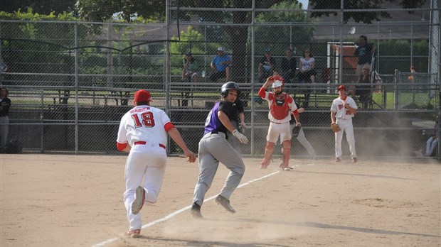 Les Bisons trop forts contre Coaticook