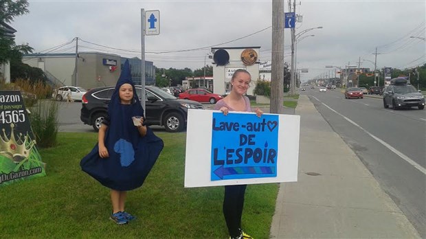 Le comité J'aime ma planète amasse plus de 300 $ lors du lave-o-thon de l'espoir