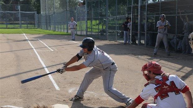 Les Bisons et les Diamants séparent un double