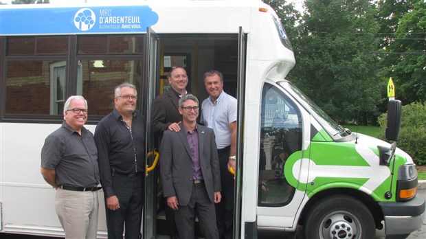 Trois arrêts sur le circuit de transport collectif Argenteuil – Saint-Jérôme à Mirabel