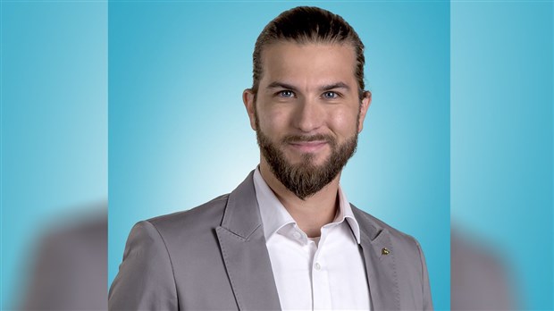Le candidat du Bloc Simon Marcil a officiellement commencé sa campagne ce lundi