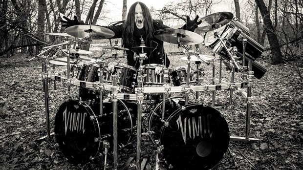 « Jouer de la batterie est ma raison de vivre » — Joey Jordison