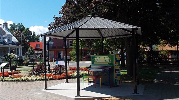 Le piano public de Sainte-Thérèse installé dans un lieu à sa mesure