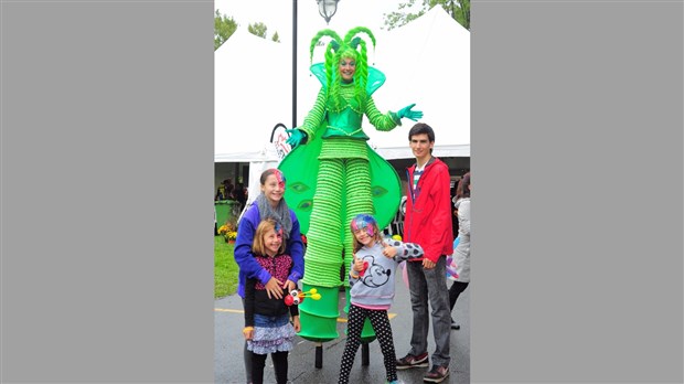 Nouveautés à la fête de la famille de Bois-des-Filion : l’atelier pêche en herbe et un dinosaure interactif!