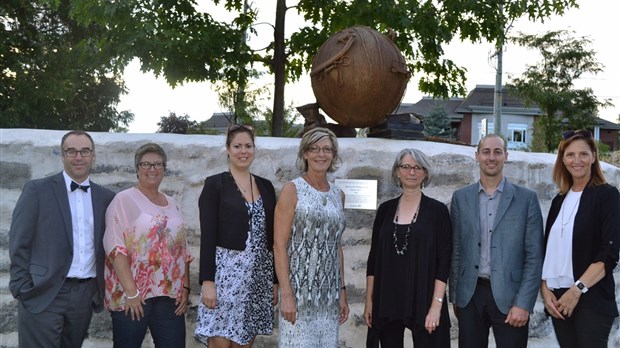 Inauguration d’une œuvre de Suzanne Ferland au domaine Garth passé à venir, un hommage au riche passé du domaine 