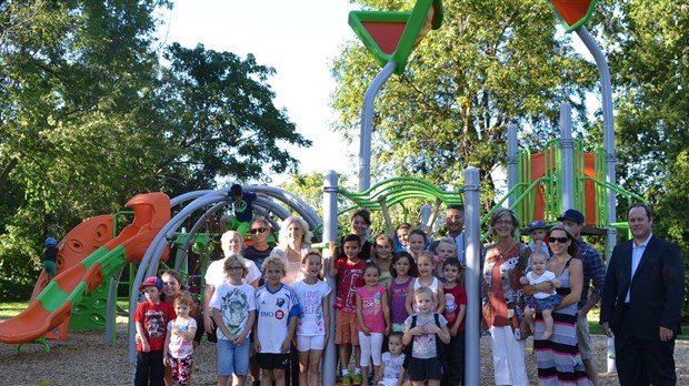 Le parc Morhange a fait peau neuve cette année : trois nouvelles aires de jeux aménagées pour les enfants 