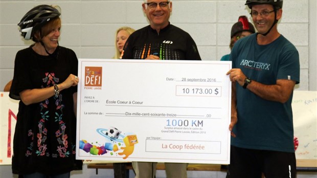 La Coop fédérée remet un montant de 10 173 $ à une école primaire de Saint-Eustache