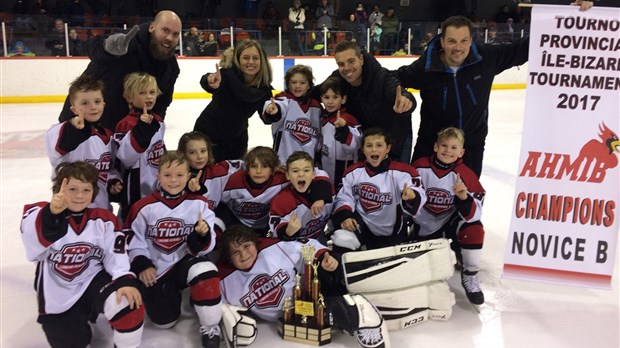 Équipe National de Lorraine-Rosemère gagne le championnat Novice B à l'Ile-Bizard