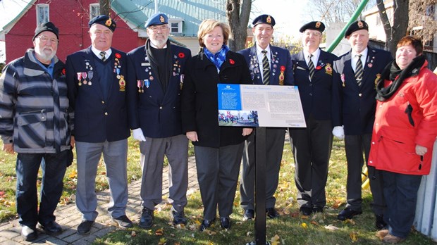 Un nouveau panneau patrimonial  à la Place du Souvenir de Sainte-Thérèse