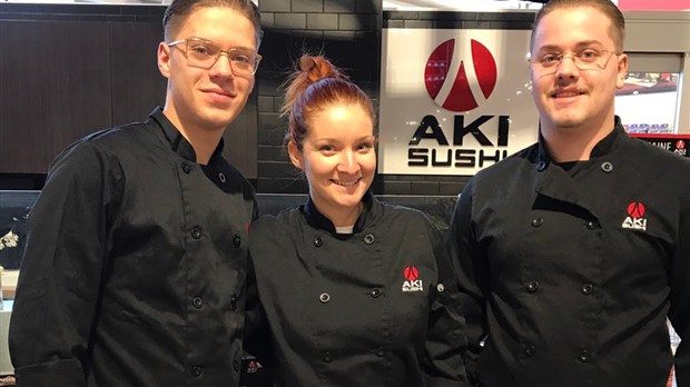 Un 5e comptoir-restaurant Aki Sushi pour deux jeunes franchisés