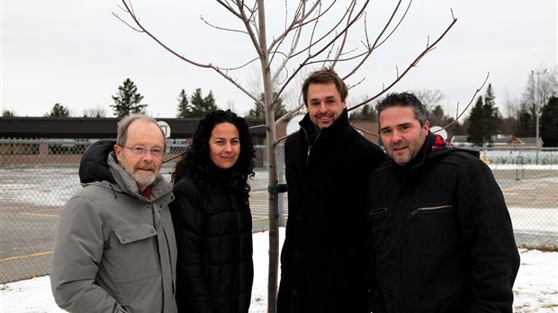 Arbres Canada, la Ville de Saint-Colomban et l'école des Hautbois  célèbrent une initiative de verdissement